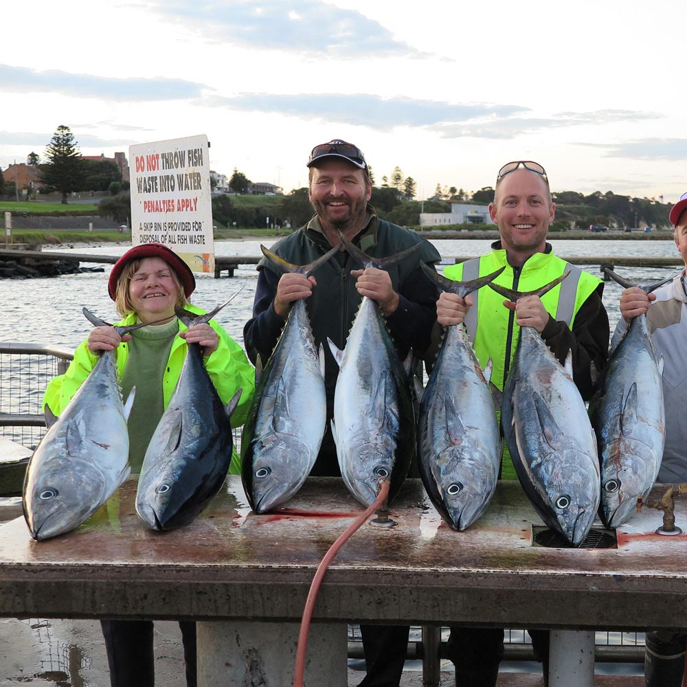 happy bagout tuna fishing charter customers